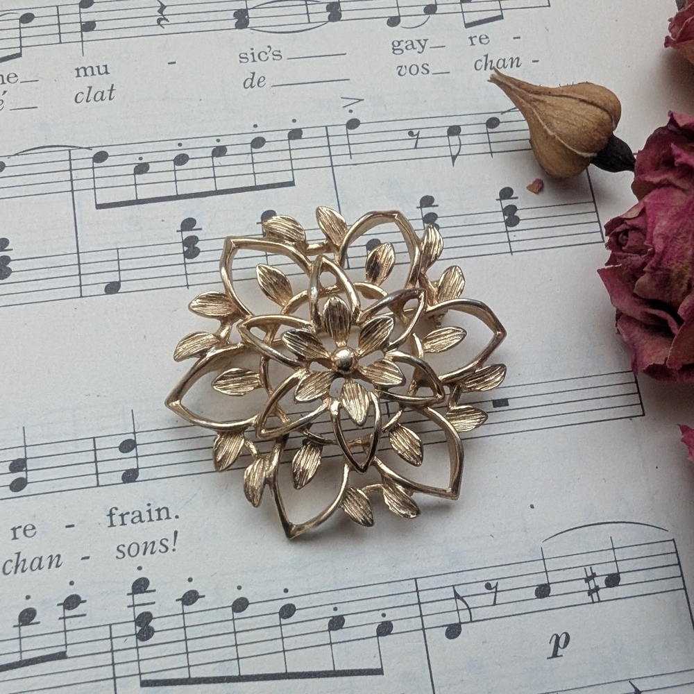 Vintage Gold Floral Brooch